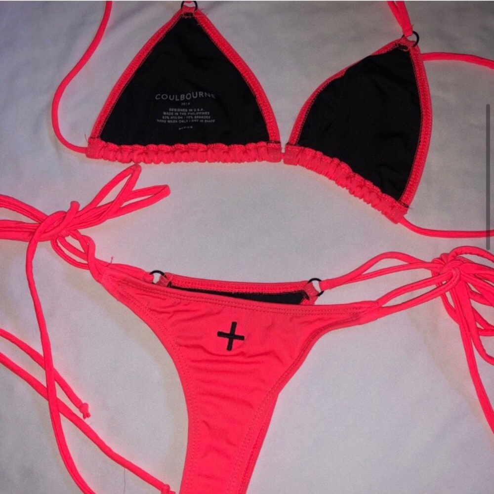 On hold✨! Coulbourne flama boa set